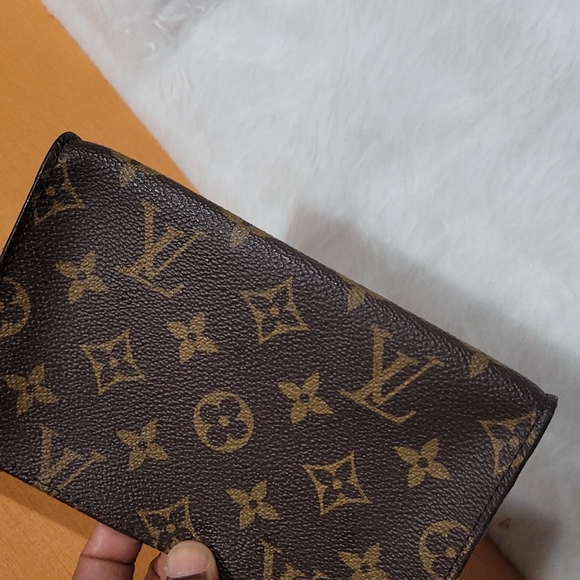 Louis Vuitton Cosmetics Pouch / Pochette - Picture 8 of 16